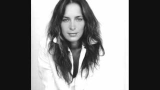 Download lagu Feels Like Home by Chantal Kreviazuk (lyrics) mp3