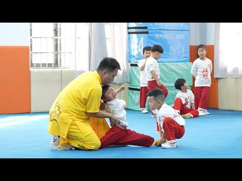 操練不是目的，教練通過這種方式，既讓孩子懂了規矩，又能長功夫