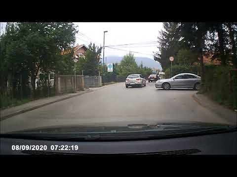 Neodgovoran vozač izašao u pola saobraćajne trake u krivini i ako ima ogledalo