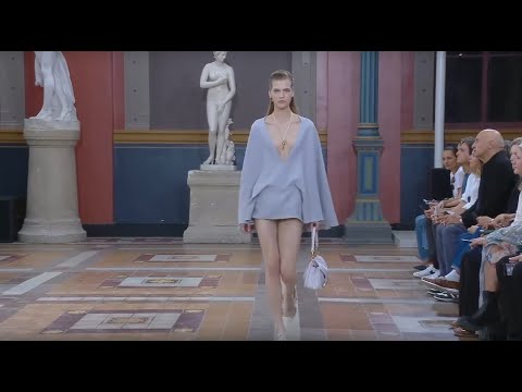 Valentino Primavera Verão 2024 Show Completo Parte 2