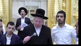 הרב ליאור גלזר פרשת זכור תצוה "יביא אומר"  רב מקדים הרב שמעון מועלם (דר וסוחרת - הלוויין של מרן) - התמונה מוצגת ישירות מתוך אתר האינטרנט יוטיוב. זכויות היוצרים בתמונה שייכות ליוצרה. קישור קרדיט למקור התוכן נמצא בתוך דף הסרטון