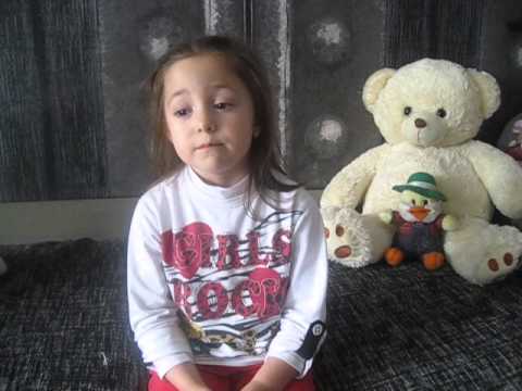 Детенце на 3 г. рецитира стихотворение на Ботев