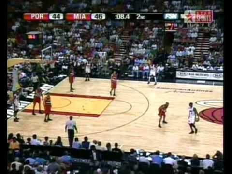 dwyane wade highlights vs blazers 13/02/2007 [35pts/5ast/3blk/2stl]