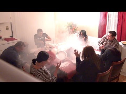 七面鳥爆弾の悪ふざけ -... (Turkey Bomb Prank!!)