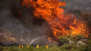 video: Watch: Firefighters battle to contain California's 'Apple Fire'
