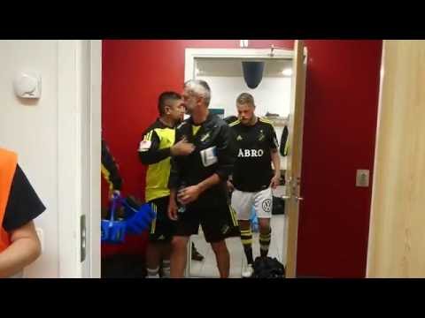 Spelarna kommer ut till andra halvlek (Örebro - AIK 0-2)