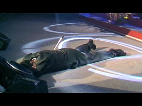 Pino D'Angiò sviene in diretta mentre canta ad Aspettando Sanremo 1989 (720p50)