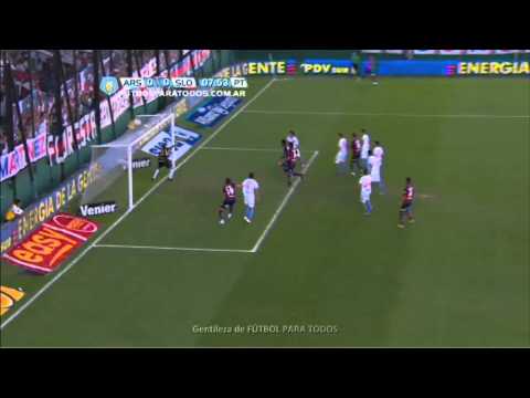 Gran reacción de Campestrini y luego el palo salvó a Arsenal