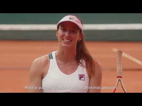 Luisa Stefani vibra ao reencontrar a magia em quadra