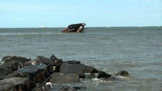preview picture of video 'The concrete ship, U.S.S. Atlantus viewed from Sunset Beach, Cape May Point, New Jersey.'