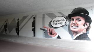 Silly walk tunnel - Studio Giftig