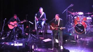 SANTIAGO CRUZ/ PIES DE DUENDE FRAGIL/ (Adriana Camaño)