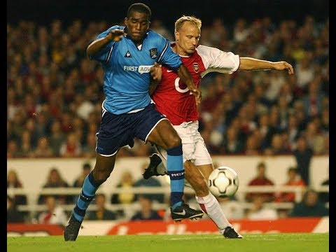 Dennis Bergkamp amazing heelflick assist vs Man city 2002/03 - Henry wrongly disallowed goal