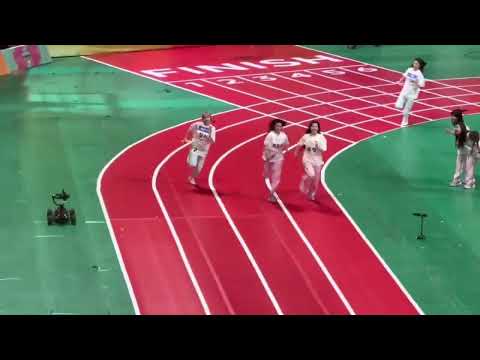 NMIXX Haewon, Jiwoo, Lily and Kyujin running for women's 400m relay at ISAC
