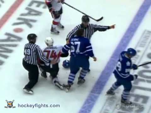 Jamie Devane vs Mark Borowiecki
