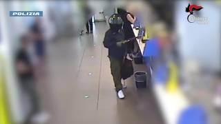 Rapine nei supermercati e alle Poste del Milanese con il fucile a canne mozze: come agivano i due...