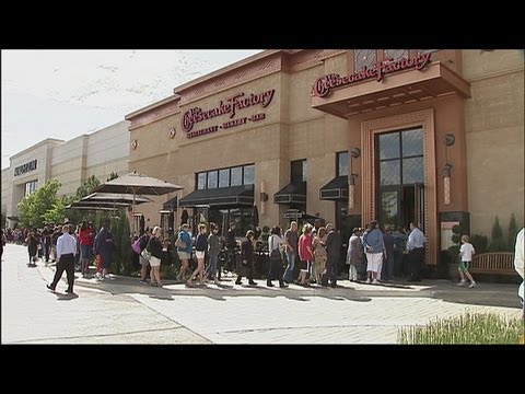 Cheesecake Factory opens in Novi
