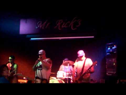 Natural Heights "Reggae Stylee" Live in Avila Beach CA