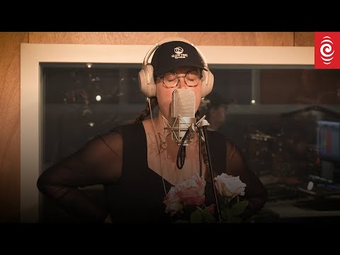 Nadia Reid - Send It Down the Line (Live at RNZ)