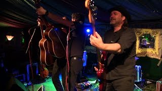 Boys named Sue in de Spiegeltent