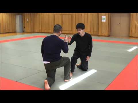 手の甲による触れくずし　【合気道の達人・武術の達人・武道の達人研究　素材を使えば誰でも達人！？　素材開発による非意識力・達人研究のたくみの会】