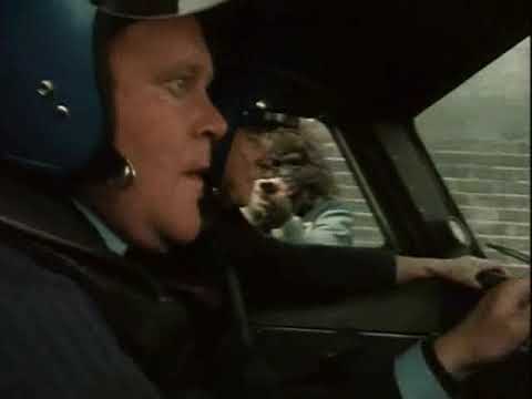 Dempsey & Makepeace S01E02 - Scene 1