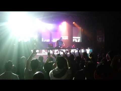 Above & Beyond - Sun In Your Eyes (Mark Sherry Remix Live in Toronto 3/1/14) Ozmozis Productions