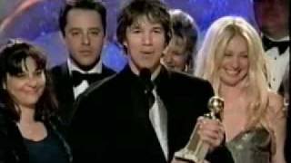 Le cast d'Ally McBeal remporte le Golden Globe de la meilleure srie comique en 1999