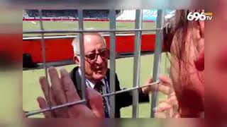 spalbenevento-il-presidente-vigorito-saluta-i-supporter-giallorossi