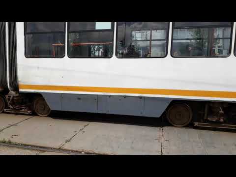 Tramvaiul V3A 93 M FAUR părăsește stația Complex Comercial Titan-linia 40