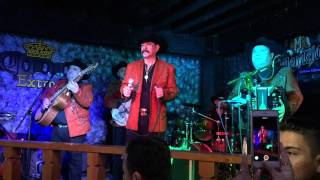 Vaciando Botellas Los Originales de San Juan