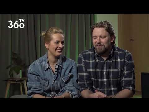 Apbruņojušies ar āderu kociņiem, Brikmaņi dodas lūkot jauno zemes gabalu