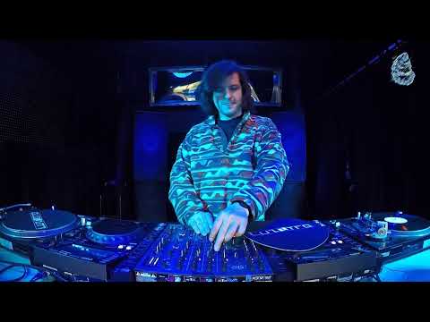 The Blue Oyster: Eltron / 30.05 / 18 - 19