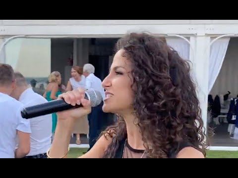 Female Wedding Singer in Italy - Live Music Clip
