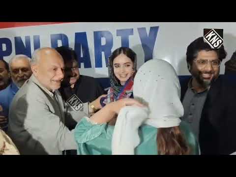 Former actress Mateena Jeelani on Saturday joined the Jammu and Kashmir Apni Party in Srinagar. Party President Syed Mohammad Altaf Bukhari welcomed her into the party fold.