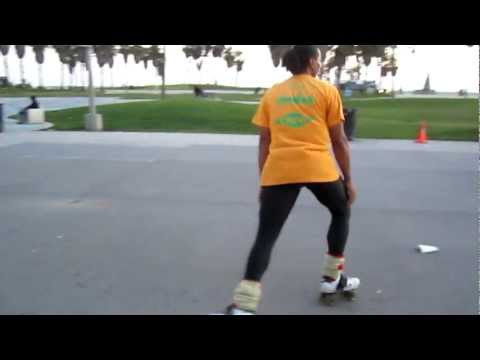 UNBELIEVABLE SPLIT!!!GERARD from France SKATING VENICE BEACH CALIF JULY 2011