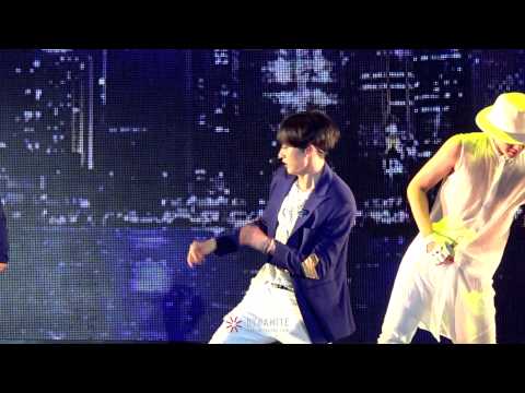 150627 D&E Tour in Shanghai :: Sweater & Jeans