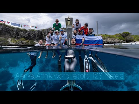 Alenka Artnik sets a freediving world record to 123 meters deep!