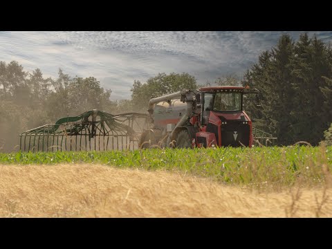 Milchhof aus Bebenhaus beim Gülle ausbringen für den Mais