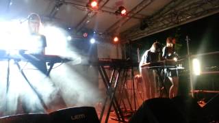 Au Revoir Simone - The Lead is Galloping Live @Magnolia