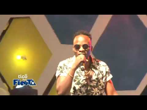 Coyo - Performing 'NJOO BAADAE' at Fiesta 2017