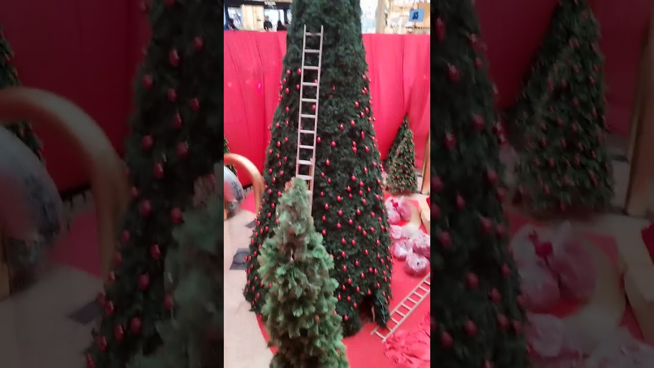 THEY ARE SETTING UP THE CHRISTMAS DECORATIONS IN SM BAGUIO CITY PHILIPPINES