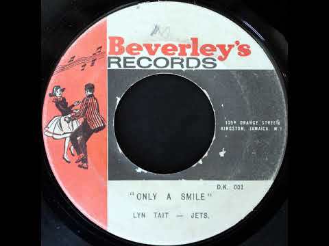 Lyn Tait - Only A Smile
