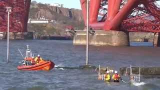 preview picture of video 'Inshore RNLI Lifeboat Returning To Hawes Pier South Queensferry Scotland'