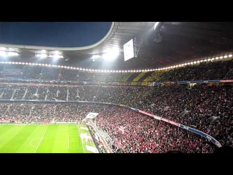 Impressionen aus München - FCB vs. BVB (26.02.2011) Einlauf, BVB-Block