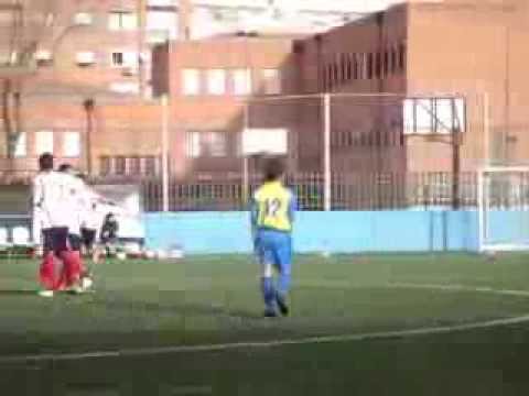 Minuto 20. Iván empata el partido 1-1 para La Nueva Elipa "B" en falta directa