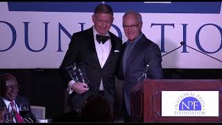 Bill Owens Accepts 2025 Editor of the Year Award
