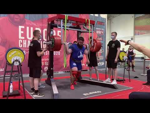 Russian Powerlifting Champ Fractures Both Knees In Horrifying 800-Lb Squat Attempt