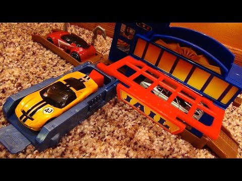 Hot Wheels Police Pursuit Playset - Unboxing and Demonstration Video
