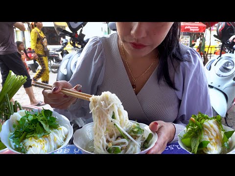 $0.875 for a bowl of Nom Banhjok - Cambodian street food at Boeng Trabaek market